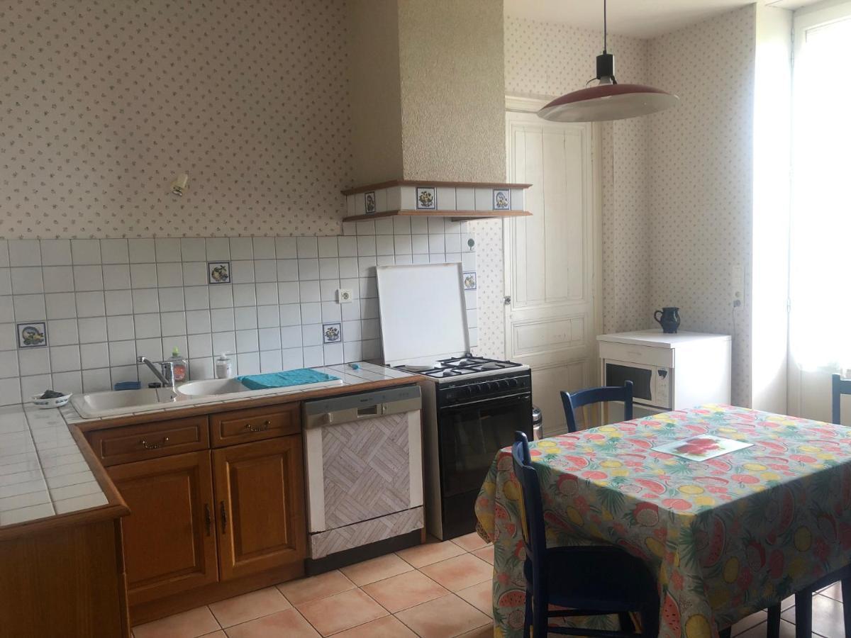 Gite -Belle Maison Dans Une Ancienne Ecole-Tarif Reduit Hors We ! Chanzeaux Bagian luar foto